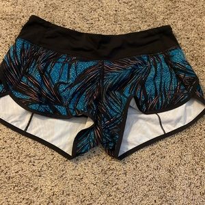 Lululemon Speed up shorts 2.5 inch inseam  Size 6